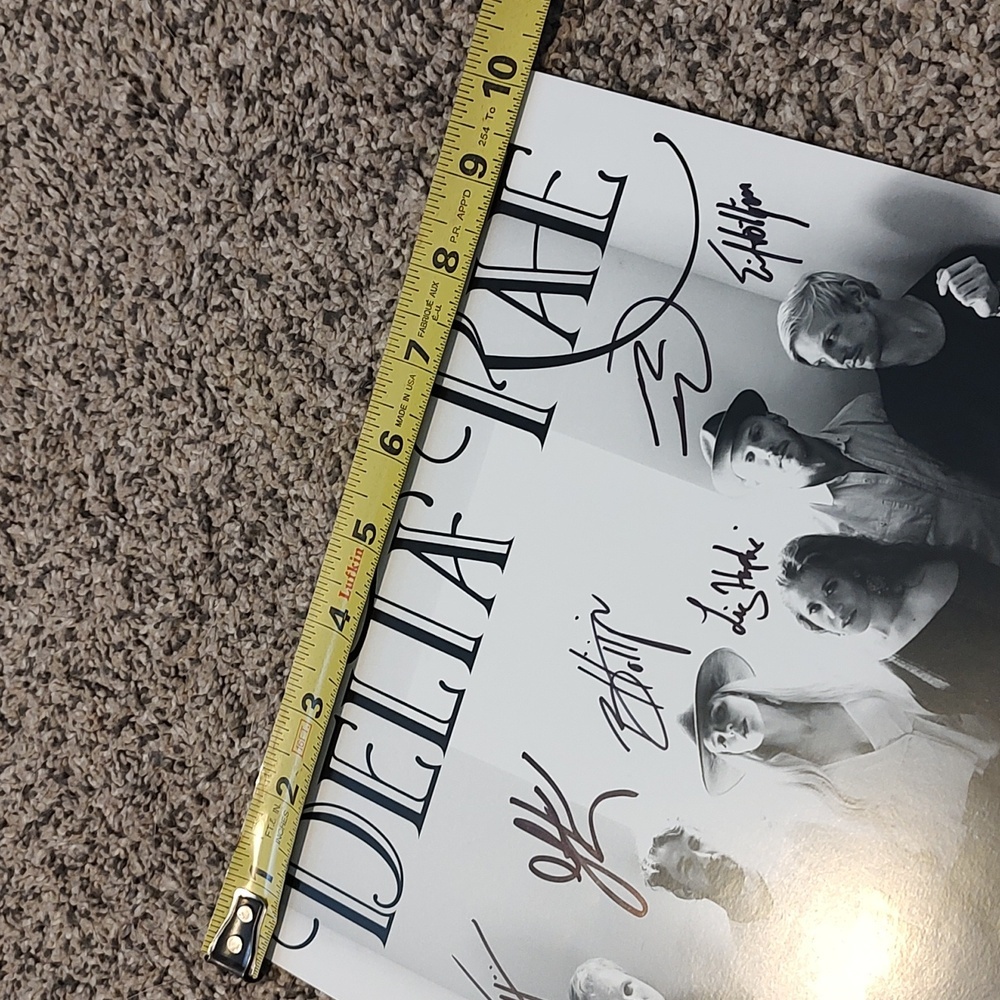 Delta Rae Hand Signed Autograph Photo - Picture 3 of 4